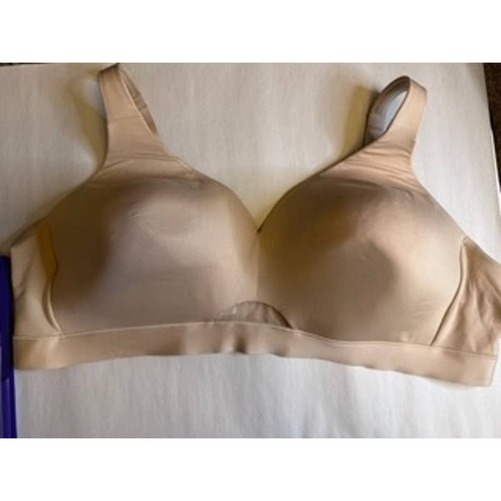 Cacique Lightly lined-no wire Bra Size 46B